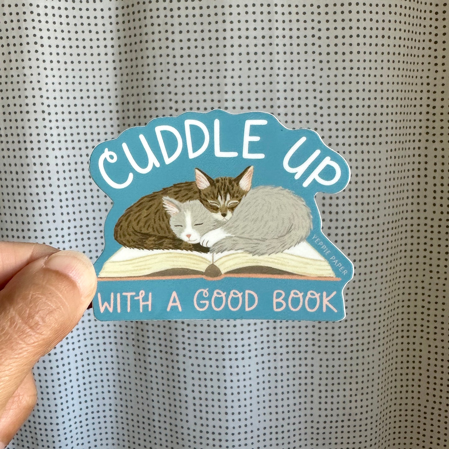 CUDDLY KITTENS ON A BOOK - DIE CUT STICKER